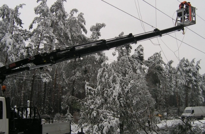 Pierwszy atak zimy: połamane drzewa, mieszkańcy bez prądu